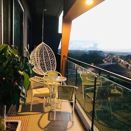 Saradise Kuching Echelon Luxury Condo 3R2B-2Cpark- H Floor Balcony Corner Unit Facing Airport Exterior photo