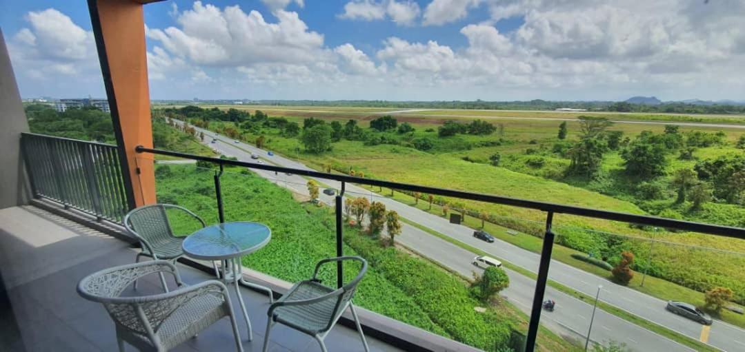 Saradise Echelon Luxury 3r2b-2cpark- H Floor Balcony Corner Unit Facing Airport *