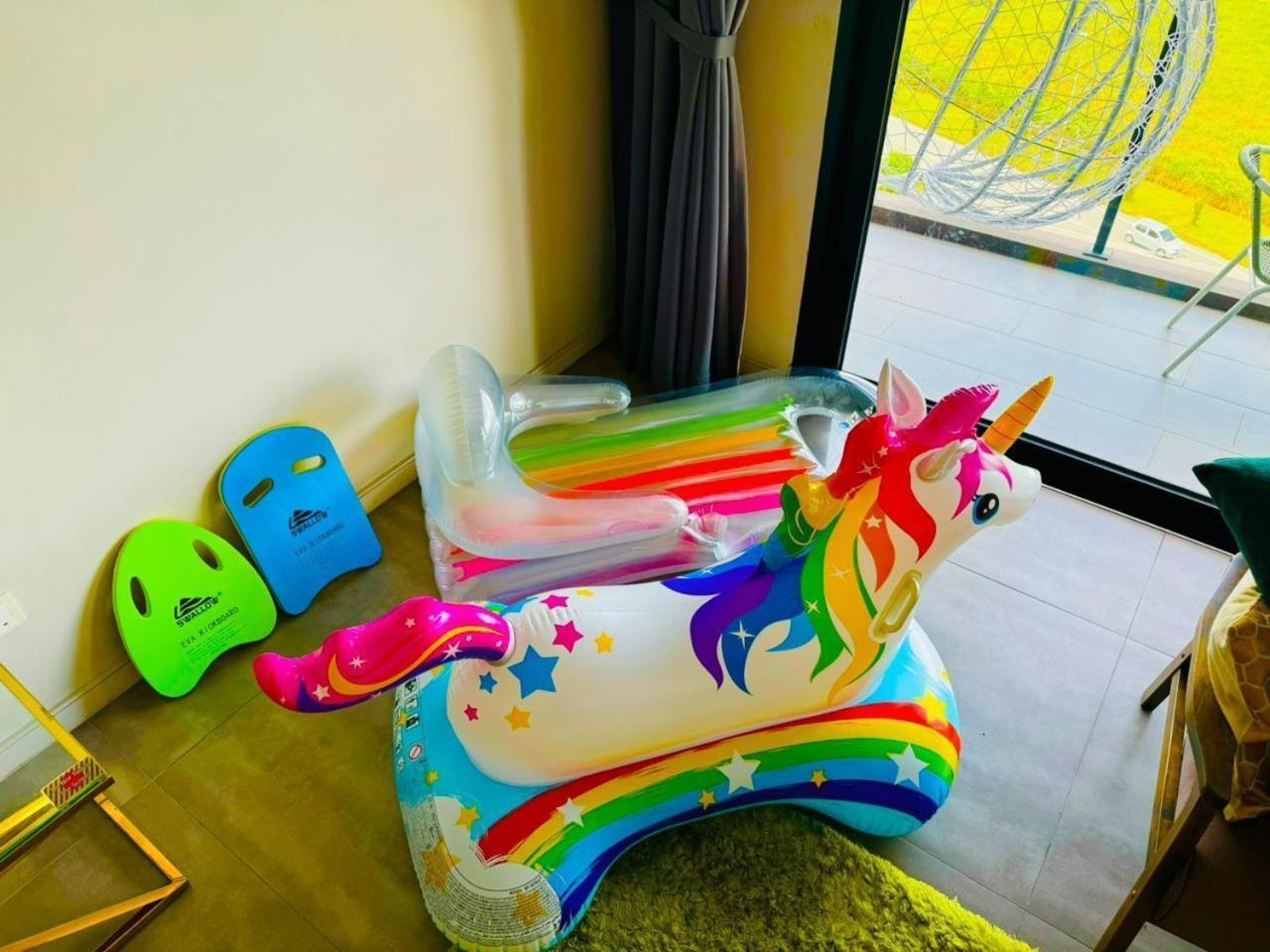Apartment Saradise Echelon Luxury 3r2b-2cpark- H Floor Balcony Corner Unit Facing Airport *