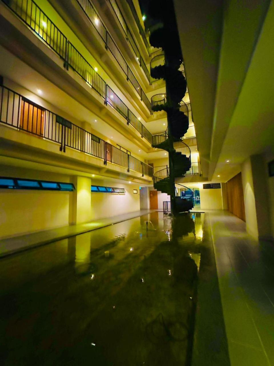 Apartment Saradise Echelon Luxury 3r2b-2cpark- H Floor Balcony Corner Unit Facing Airport *