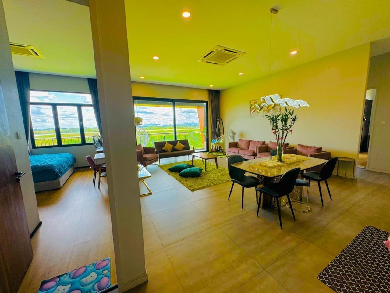 Saradise Echelon Luxury 3r2b-2cpark- H Floor Balcony Corner Unit Facing Airport Kuching
