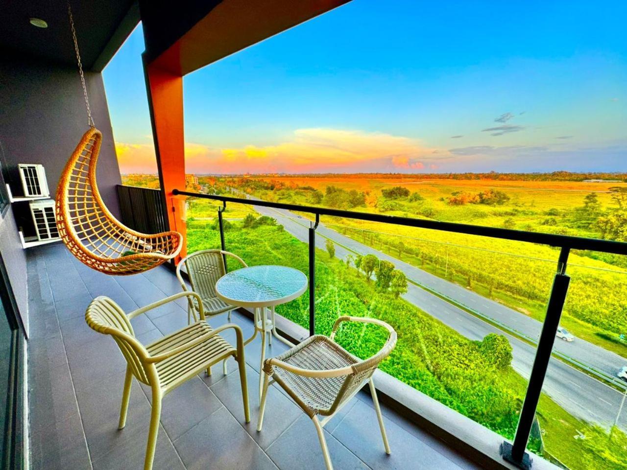 24'hr Check In H'floor Saradise Echelon Luxury Balcony Facing Airport 3r2b-2cpark * Kuching