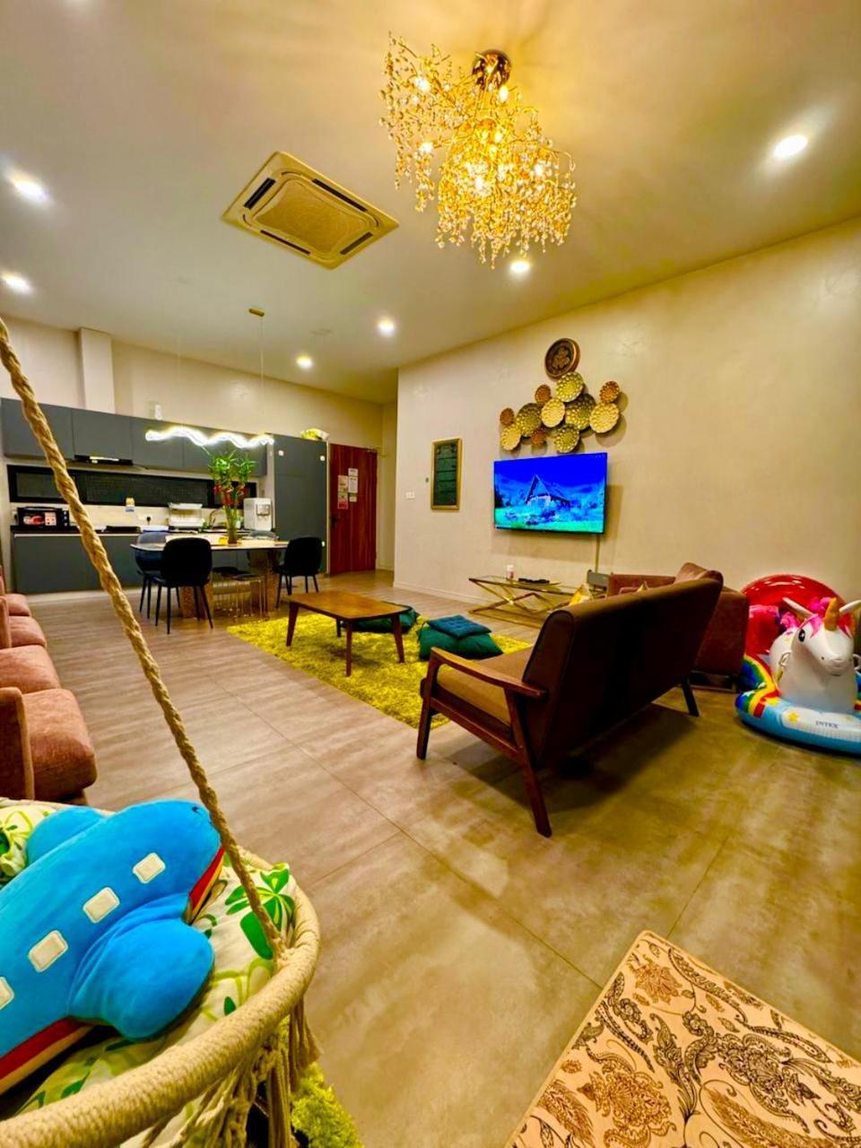 Apartment 24'hr Check In H'floor Saradise Echelon Luxury Balcony Facing Airport 3r2b-2cpark