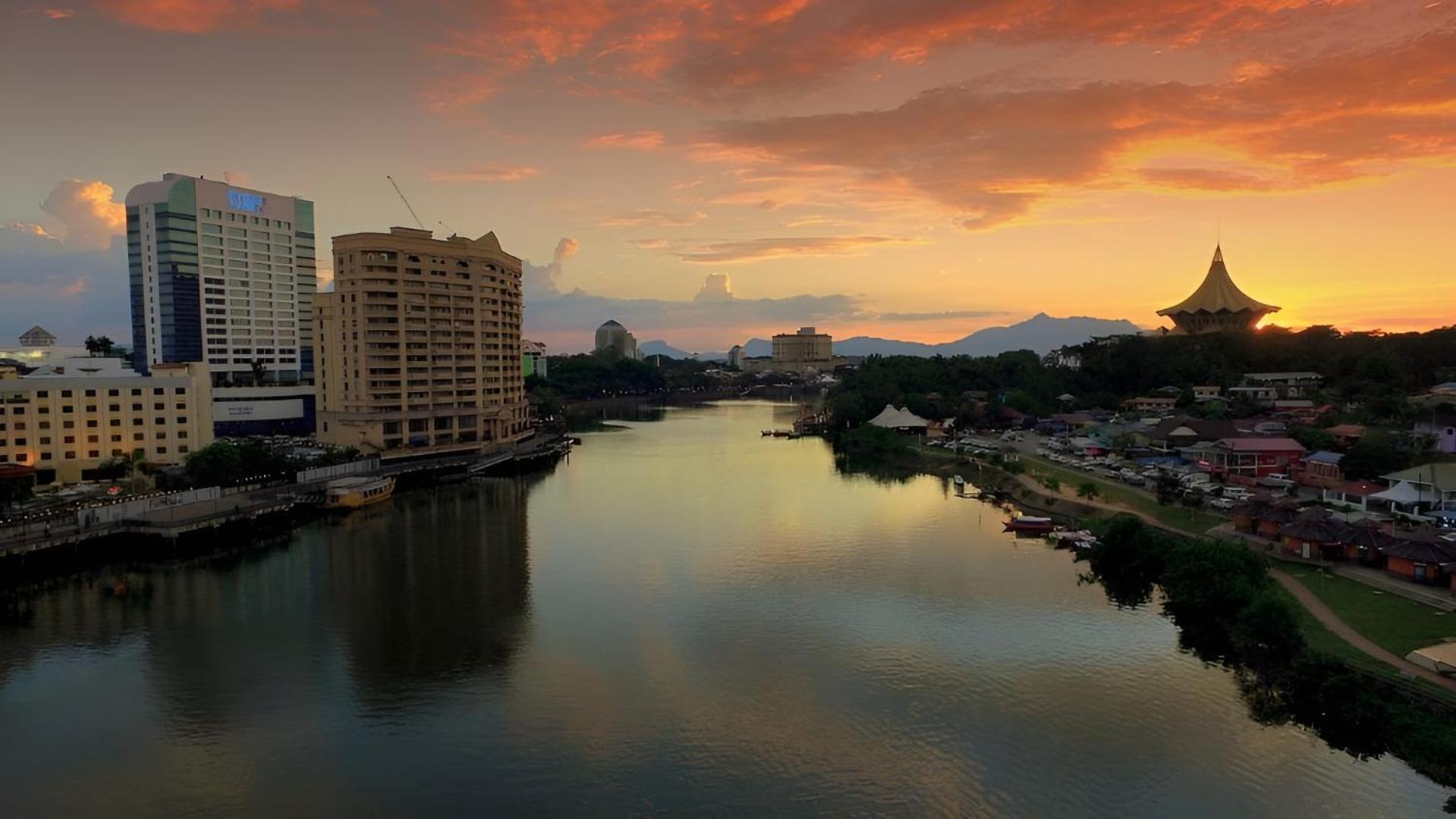 24'hr Check In H'floor Saradise Echelon Luxury Balcony Facing Airport 3r2b-2cpark Kuching